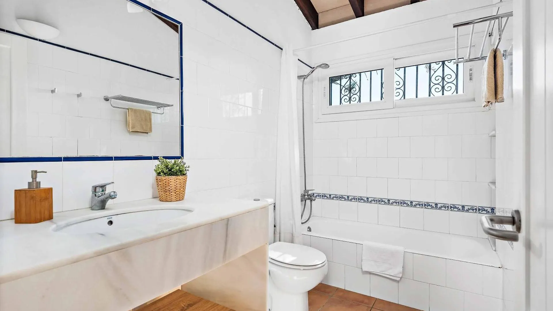 Villa Matisse Biniancolla 0*,